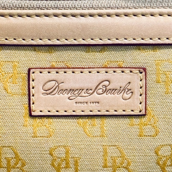 🌟2xHP🌟VTG 2000 Dooney & Burke Yellow Signature Monogram Jacquard Lg SlimWristlet - Picture 3 of 12
